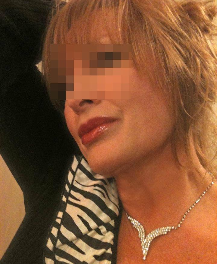 Fan de Johnny, 55 ans, divorcée, cherche homme pour vivre une histoire d&rsquo;amour