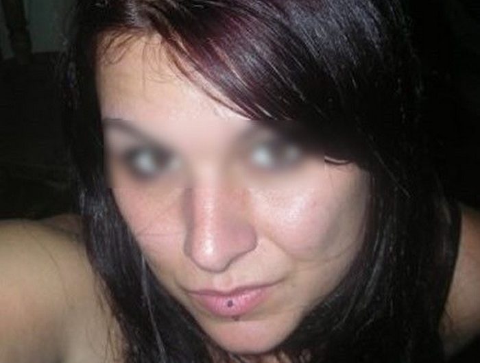 Nana exhib aime jouir devant sa webcam