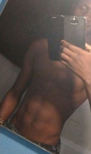 Magalie jeune sexfriend de 26 ans de Arles recherche des potes