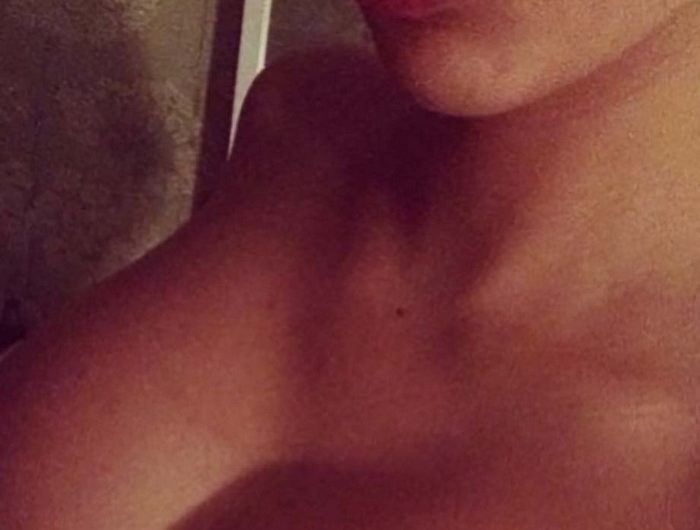 Belle brune sexy a envie d’une aventure extra-conjugale