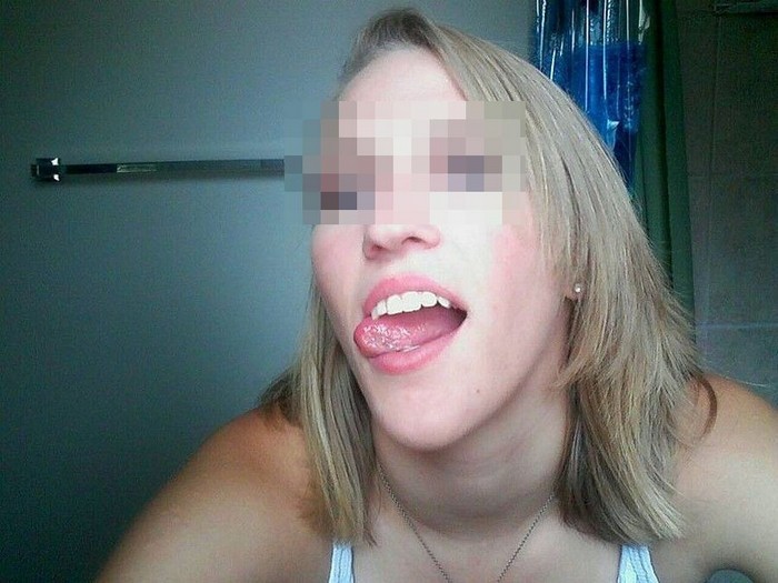 Exhibtionniste coquine dispo sur skype